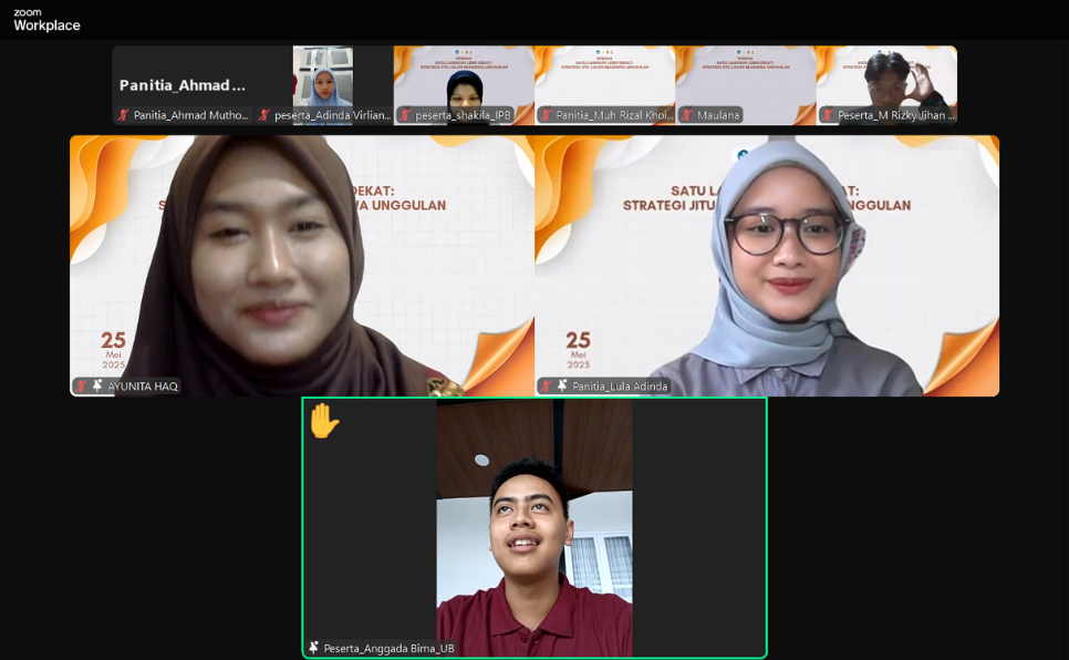 Berikut adalah rincian aset teks untuk dokumentasi gambar kegiatan VESPA 2.0 Series 1: Alt Text Tangkapan layar pertemuan daring via Zoom yang menampilkan pembicara dan peserta Webinar VESPA 2.0 Series 1 dengan latar belakang virtual bertema oranye dan putih bertajuk "Satu Langkah Lebih Dekat: Strategi Jitu Lolos Beasiswa Unggulan".